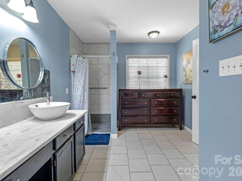 2133 Highland View Lane, Charlotte, NC 28214.  MLS# CAR4372769, YatesRealty ID 22734. 