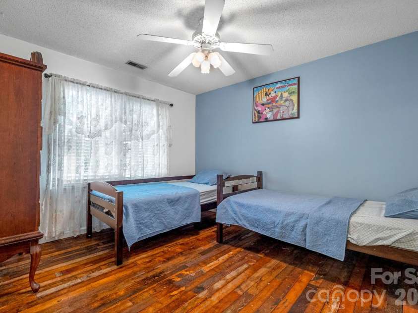 2133 Highland View Lane, Charlotte, NC 28214.  MLS# CAR4372769, YatesRealty ID 22734. 