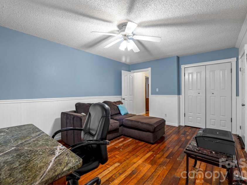 2133 Highland View Lane, Charlotte, NC 28214.  MLS# CAR4372769, YatesRealty ID 22734. 
