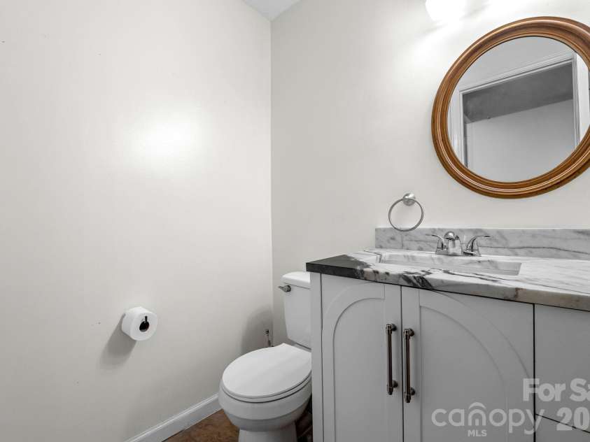 2133 Highland View Lane, Charlotte, NC 28214.  MLS# CAR4372769, YatesRealty ID 22734. 