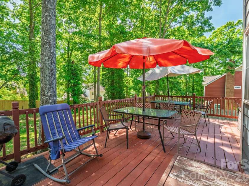2133 Highland View Lane, Charlotte, NC 28214.  MLS# CAR4372769, YatesRealty ID 22734. 