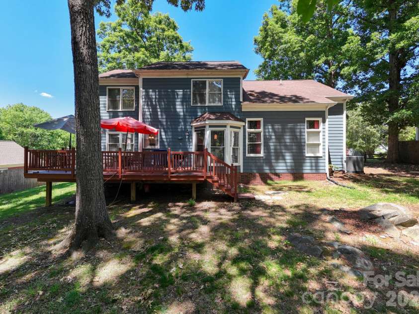 2133 Highland View Lane, Charlotte, NC 28214.  MLS# CAR4372769, YatesRealty ID 22734. 