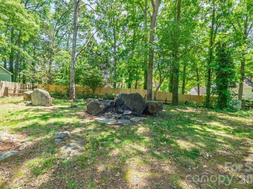 2133 Highland View Lane, Charlotte, NC 28214.  MLS# CAR4372769, YatesRealty ID 22734. 