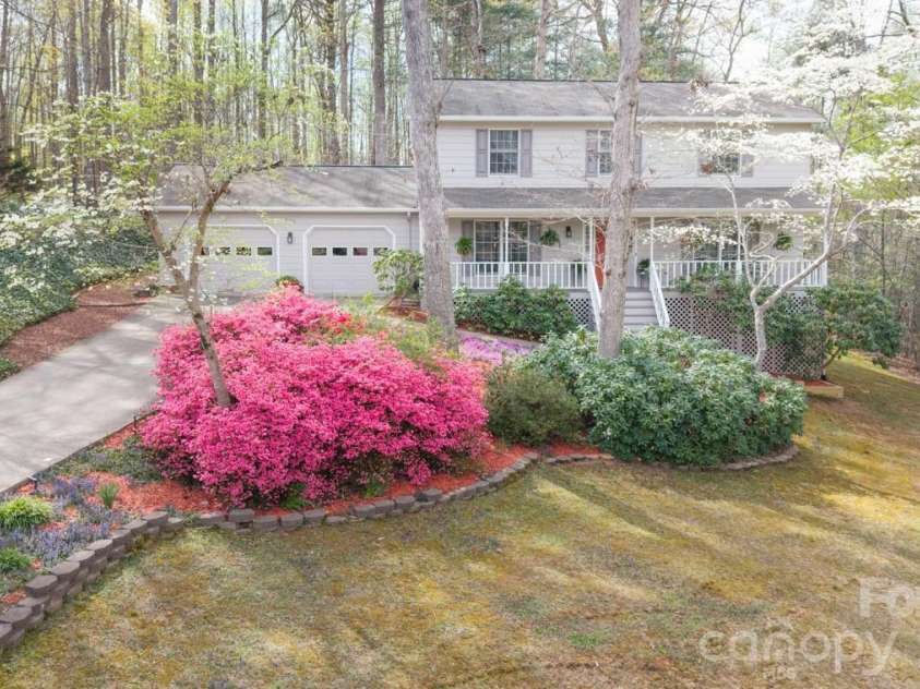 105 Horse Shoe Lane, Morganton, NC 28655.  MLS# CAR4377621, YatesRealty ID 22736. 