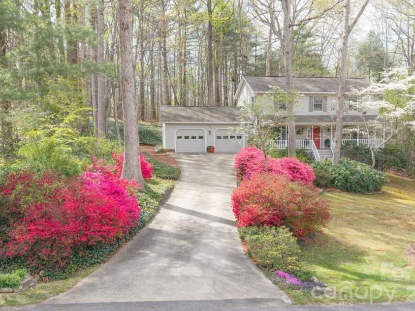 105 Horse Shoe Lane, Morganton, NC 28655.  MLS# CAR4377621, YatesRealty ID 22736. 
