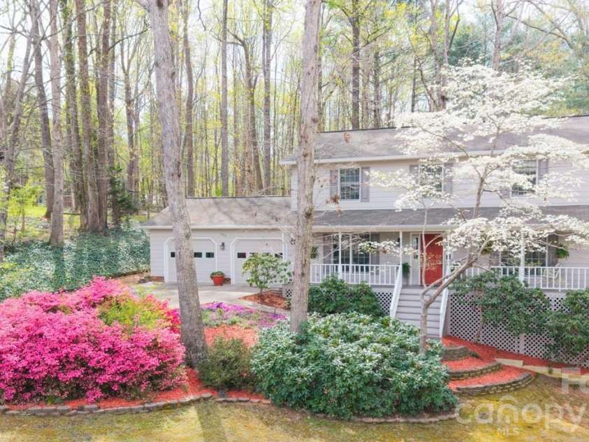 105 Horse Shoe Lane, Morganton, NC 28655.  MLS# CAR4377621, YatesRealty ID 22736. 
