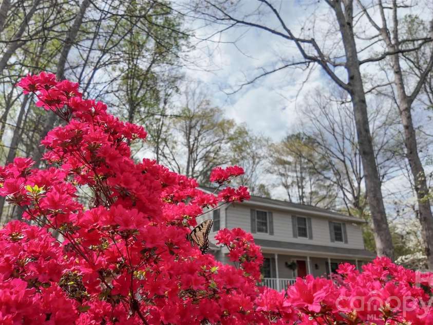 105 Horse Shoe Lane, Morganton, NC 28655.  MLS# CAR4377621, YatesRealty ID 22736. 