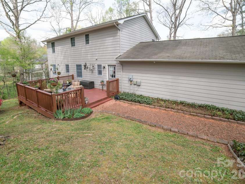 105 Horse Shoe Lane, Morganton, NC 28655.  MLS# CAR4377621, YatesRealty ID 22736. 