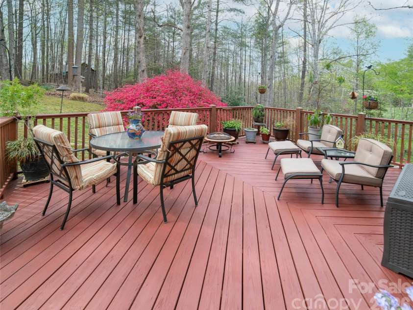 105 Horse Shoe Lane, Morganton, NC 28655.  MLS# CAR4377621, YatesRealty ID 22736. 