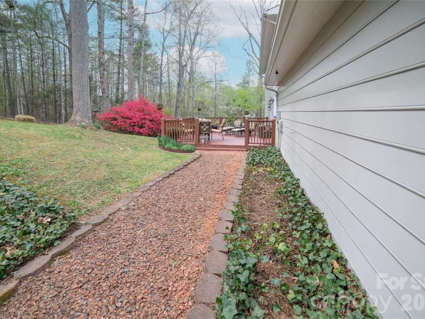 105 Horse Shoe Lane, Morganton, NC 28655.  MLS# CAR4377621, YatesRealty ID 22736. 