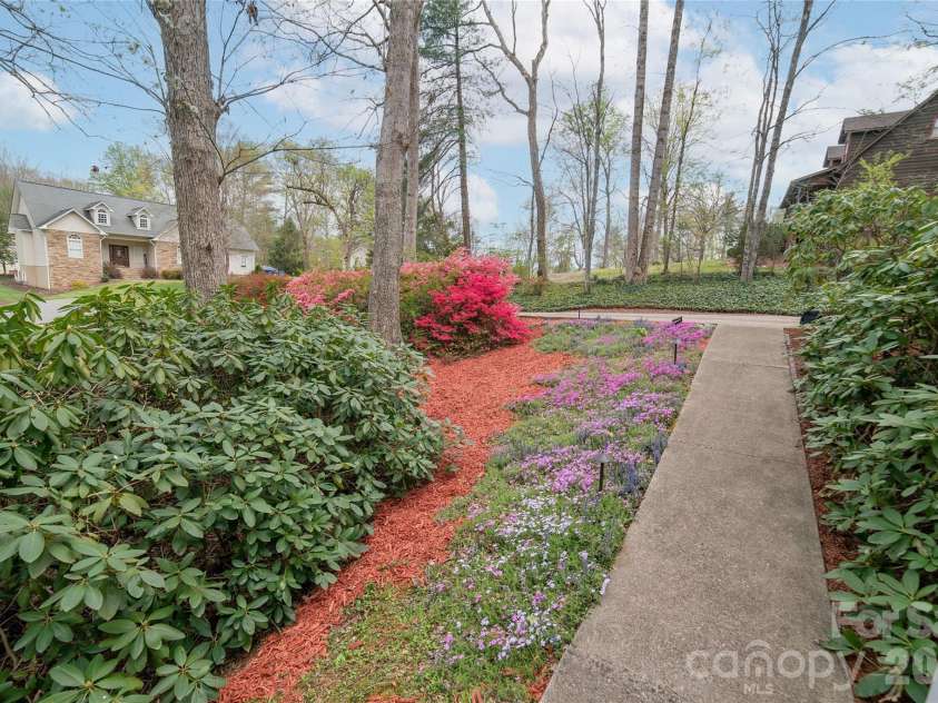 105 Horse Shoe Lane, Morganton, NC 28655.  MLS# CAR4377621, YatesRealty ID 22736. 