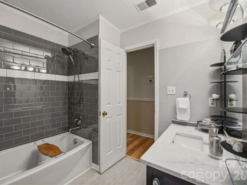 105 Horse Shoe Lane, Morganton, NC 28655.  MLS# CAR4377621, YatesRealty ID 22736. 