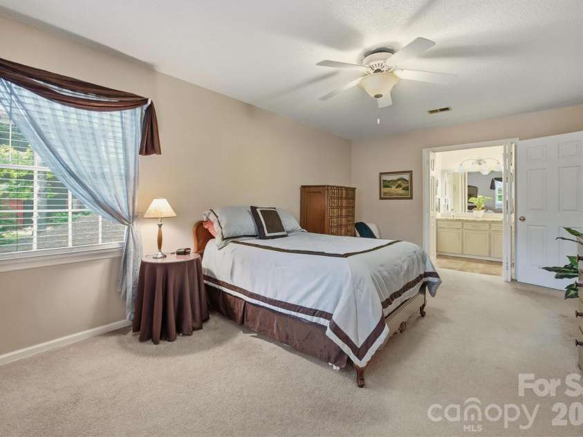 105 Horse Shoe Lane, Morganton, NC 28655.  MLS# CAR4377621, YatesRealty ID 22736. 