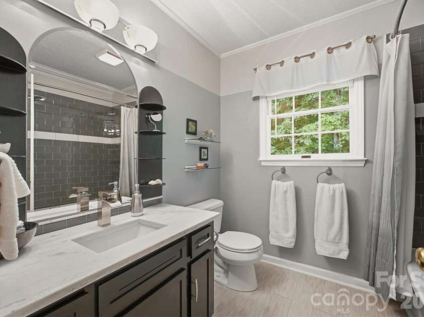 105 Horse Shoe Lane, Morganton, NC 28655.  MLS# CAR4377621, YatesRealty ID 22736. 