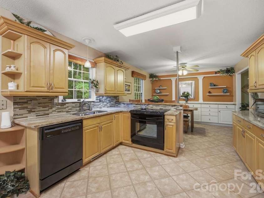 105 Horse Shoe Lane, Morganton, NC 28655.  MLS# CAR4377621, YatesRealty ID 22736. 