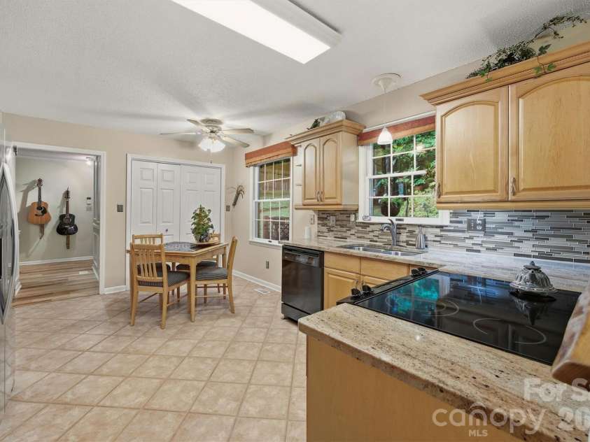 105 Horse Shoe Lane, Morganton, NC 28655.  MLS# CAR4377621, YatesRealty ID 22736. 