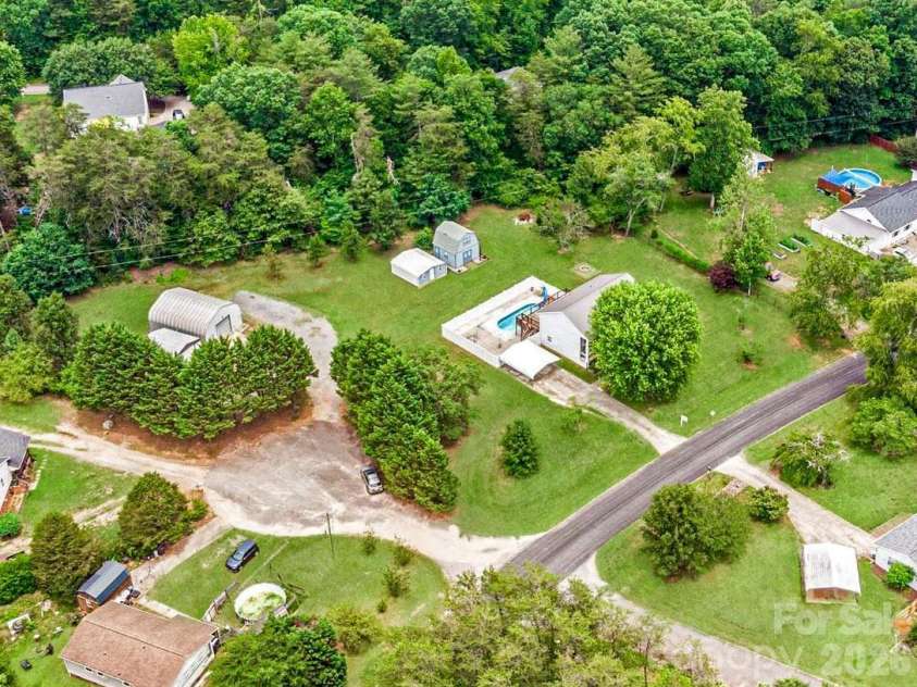 2681 Tumbleweed Drive, Lenoir, NC 28645.  MLS# CAR4362488, YatesRealty ID 22737. 