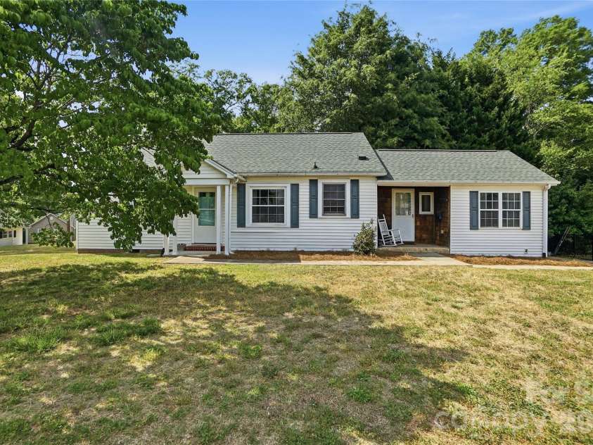 208 Jackson Terrace, Clover, SC 29710.  MLS# CAR4371791, YatesRealty ID 22738. 