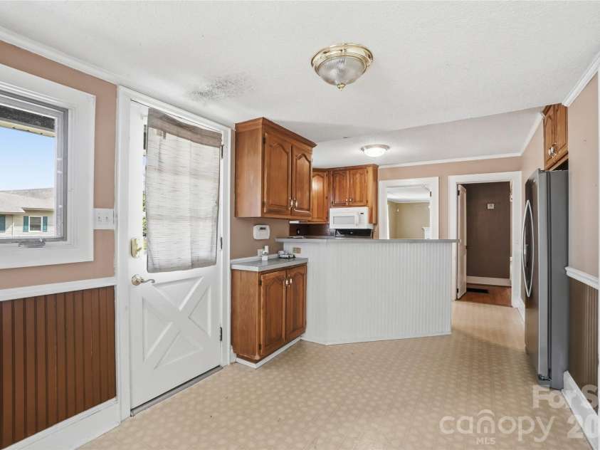 208 Jackson Terrace, Clover, SC 29710.  MLS# CAR4371791, YatesRealty ID 22738. 