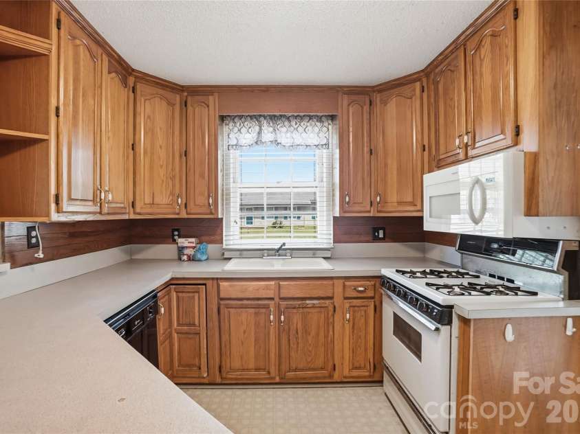208 Jackson Terrace, Clover, SC 29710.  MLS# CAR4371791, YatesRealty ID 22738. 