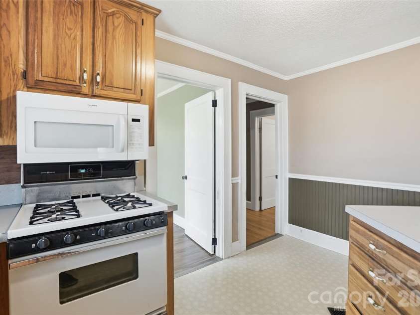 208 Jackson Terrace, Clover, SC 29710.  MLS# CAR4371791, YatesRealty ID 22738. 