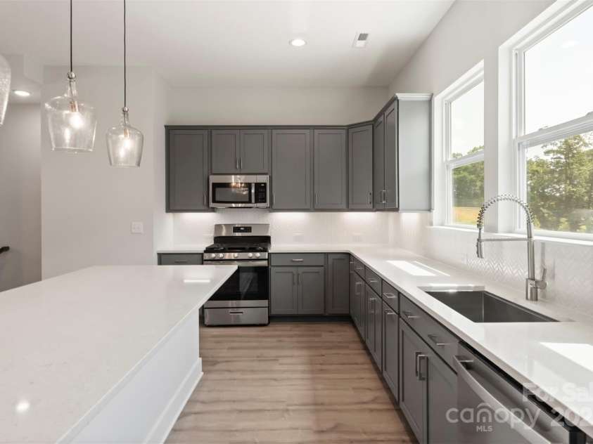 413 Prine Place, Charlotte, NC 28213.  MLS# CAR4112669, YatesRealty ID 22738. Kitchen