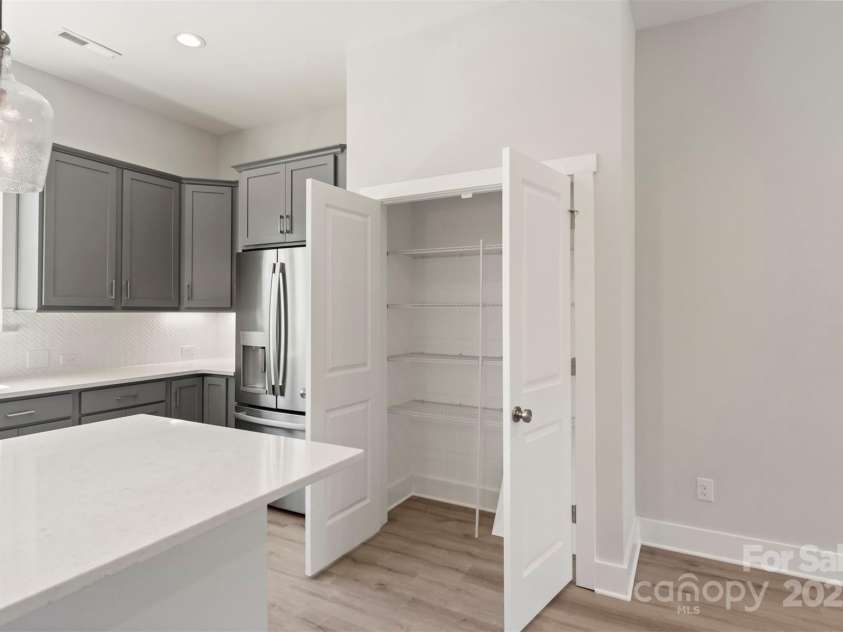 413 Prine Place, Charlotte, NC 28213.  MLS# CAR4112669, YatesRealty ID 22738. Kitchen