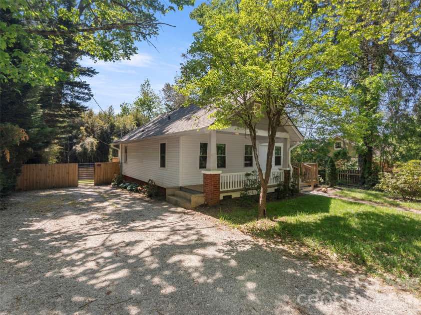 926 Chapel Road, Asheville, NC 28803.  MLS# CAR4374168, YatesRealty ID 22739. 