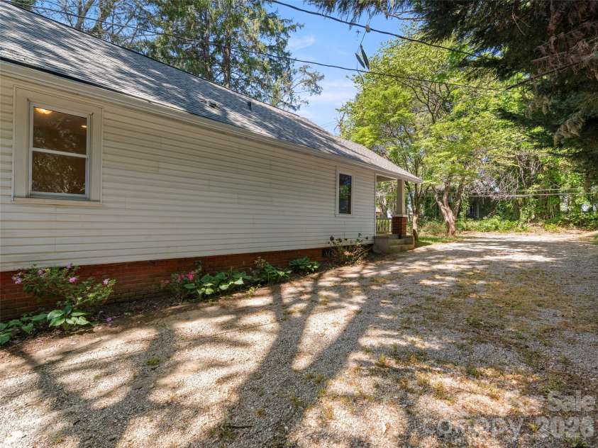 926 Chapel Road, Asheville, NC 28803.  MLS# CAR4374168, YatesRealty ID 22739. 