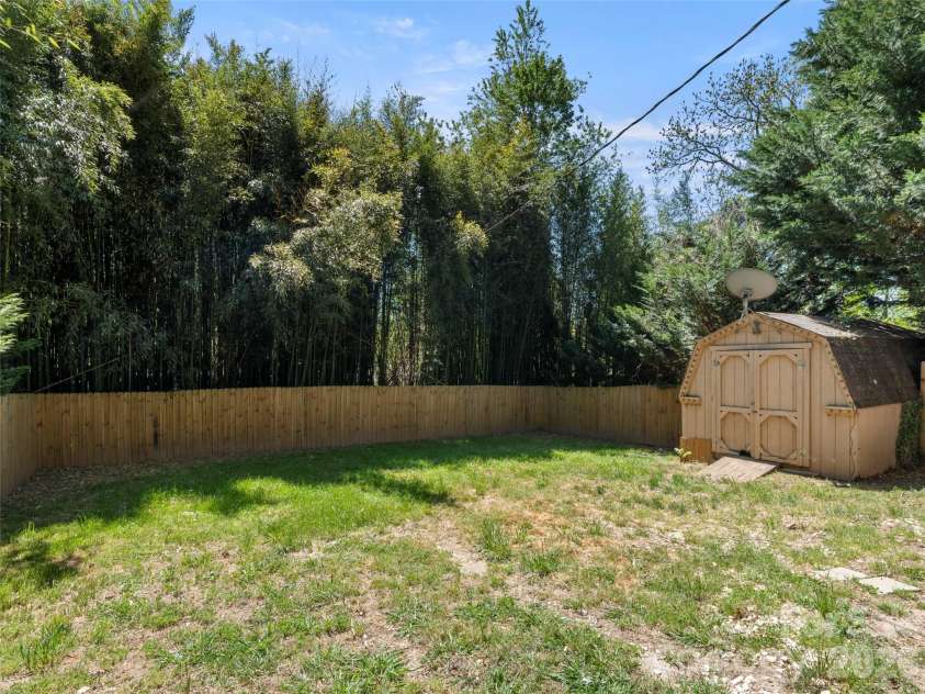 926 Chapel Road, Asheville, NC 28803.  MLS# CAR4374168, YatesRealty ID 22739. 