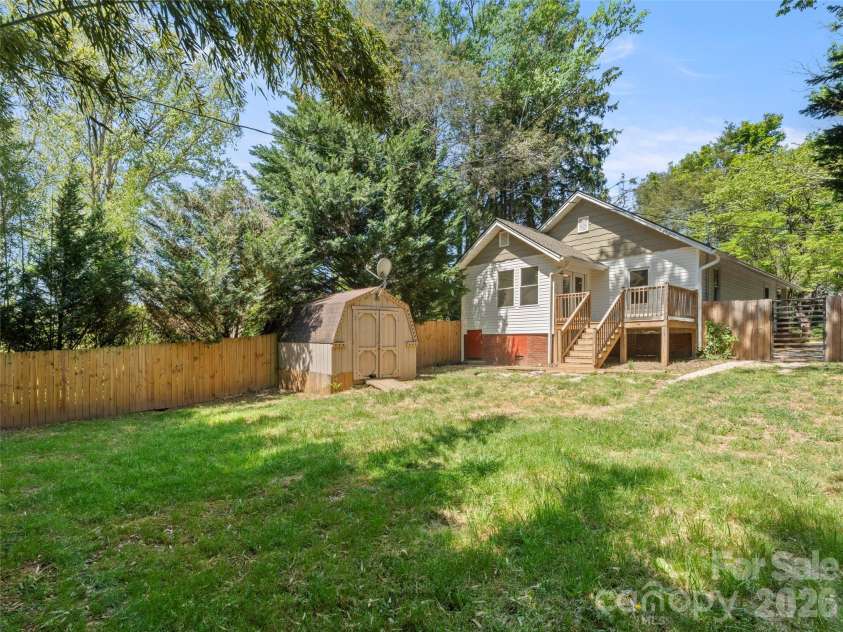 926 Chapel Road, Asheville, NC 28803.  MLS# CAR4374168, YatesRealty ID 22739. 