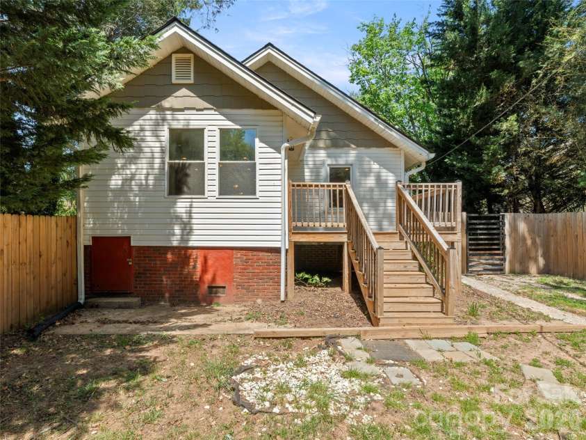 926 Chapel Road, Asheville, NC 28803.  MLS# CAR4374168, YatesRealty ID 22739. 