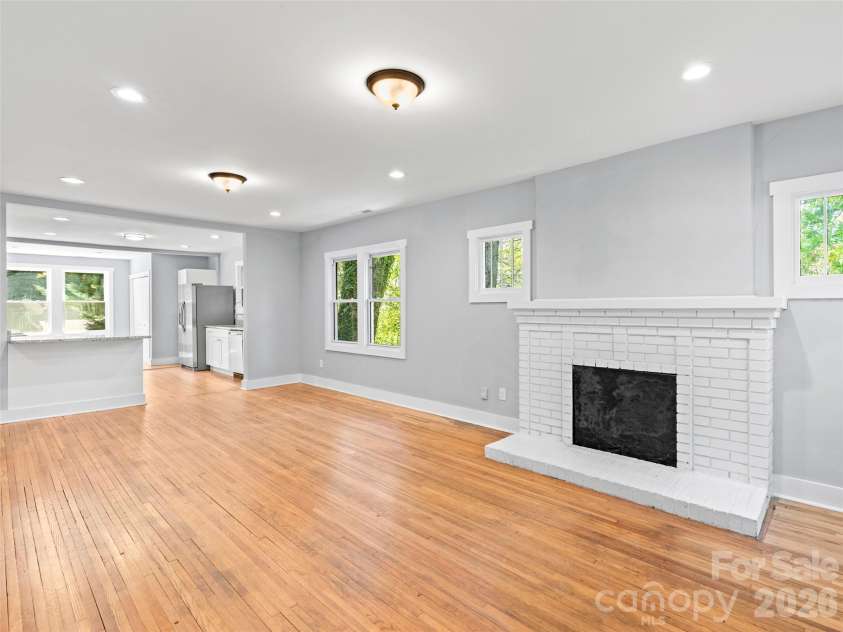 926 Chapel Road, Asheville, NC 28803.  MLS# CAR4374168, YatesRealty ID 22739. 