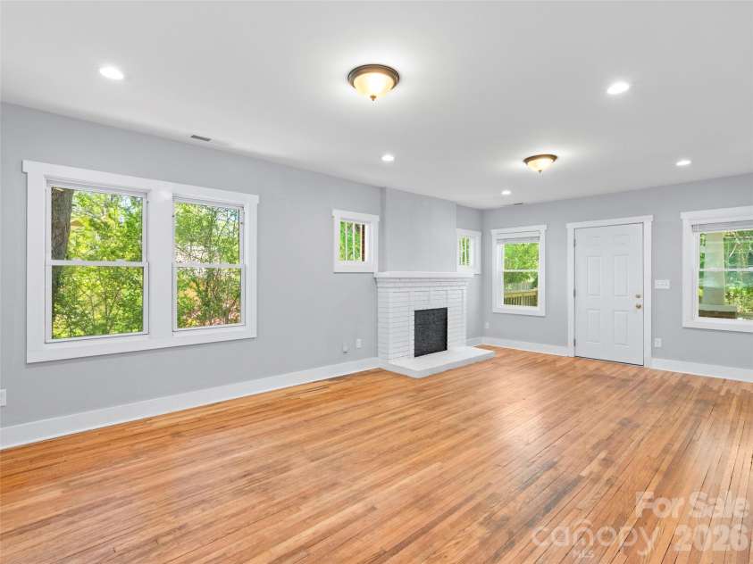 926 Chapel Road, Asheville, NC 28803.  MLS# CAR4374168, YatesRealty ID 22739. 