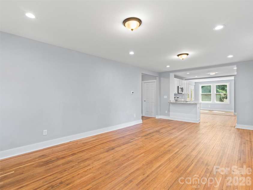 926 Chapel Road, Asheville, NC 28803.  MLS# CAR4374168, YatesRealty ID 22739. 