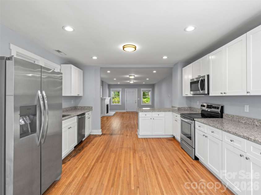 926 Chapel Road, Asheville, NC 28803.  MLS# CAR4374168, YatesRealty ID 22739. 