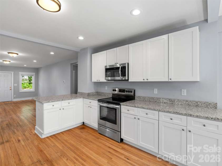 926 Chapel Road, Asheville, NC 28803.  MLS# CAR4374168, YatesRealty ID 22739. 