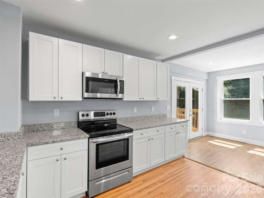 926 Chapel Road, Asheville, NC 28803.  MLS# CAR4374168, YatesRealty ID 22739. 