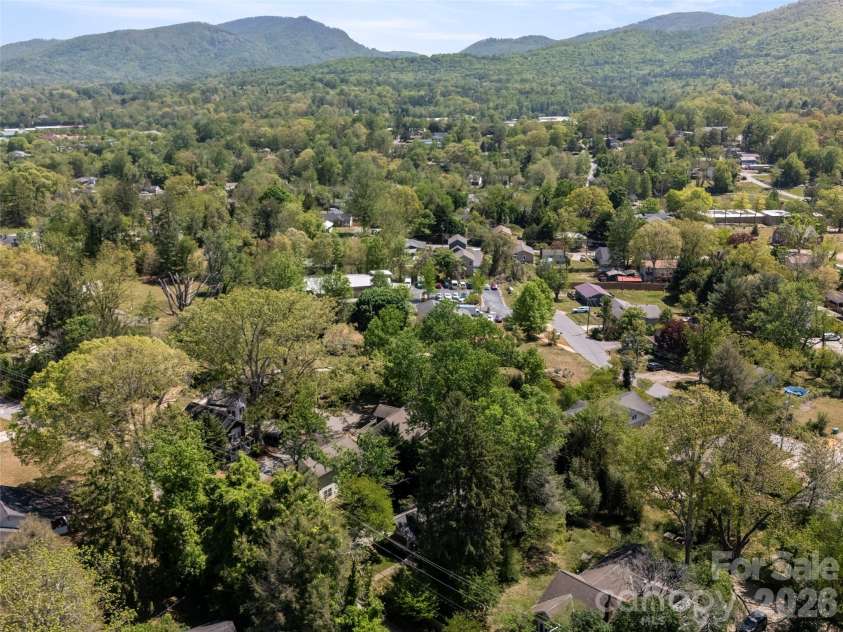 926 Chapel Road, Asheville, NC 28803.  MLS# CAR4374168, YatesRealty ID 22739. 