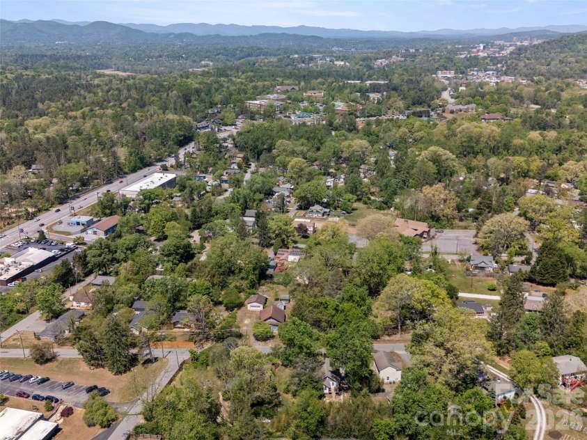 926 Chapel Road, Asheville, NC 28803.  MLS# CAR4374168, YatesRealty ID 22739. 