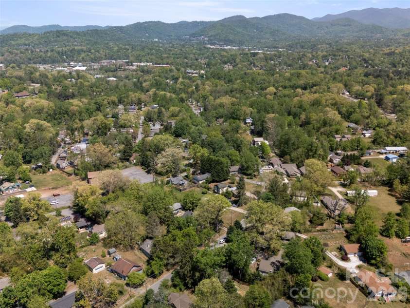926 Chapel Road, Asheville, NC 28803.  MLS# CAR4374168, YatesRealty ID 22739. 