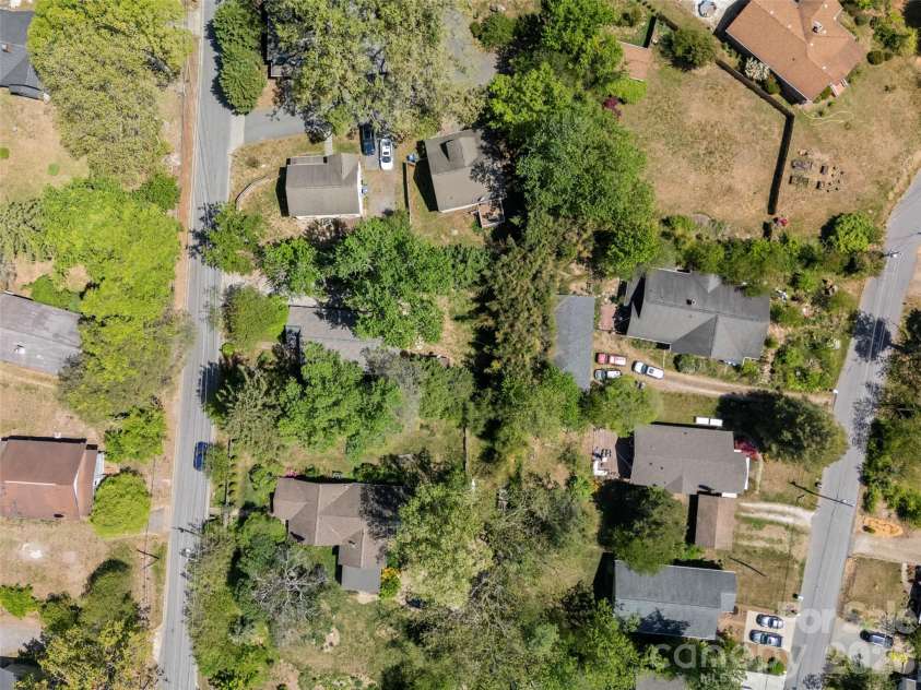 926 Chapel Road, Asheville, NC 28803.  MLS# CAR4374168, YatesRealty ID 22739. 
