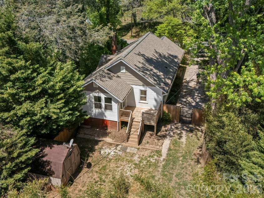 926 Chapel Road, Asheville, NC 28803.  MLS# CAR4374168, YatesRealty ID 22739. 