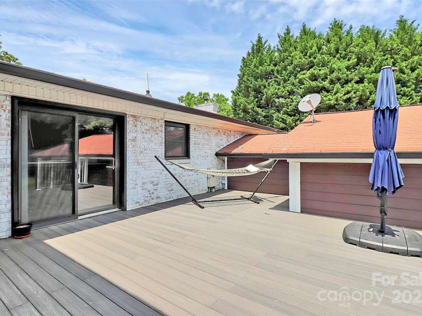 9808 Washam Potts Road, Cornelius, NC 28031.  MLS# CAR4227538, YatesRealty ID 22739. 