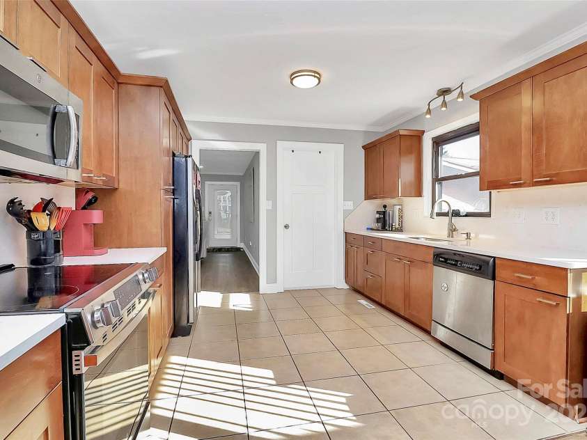 9808 Washam Potts Road, Cornelius, NC 28031.  MLS# CAR4227538, YatesRealty ID 22739. 