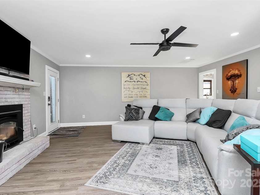 9808 Washam Potts Road, Cornelius, NC 28031.  MLS# CAR4227538, YatesRealty ID 22739. 