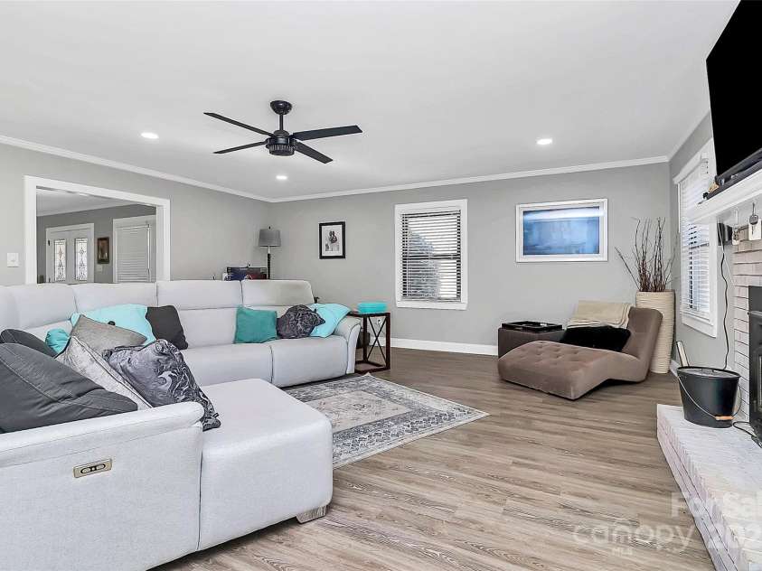 9808 Washam Potts Road, Cornelius, NC 28031.  MLS# CAR4227538, YatesRealty ID 22739. 