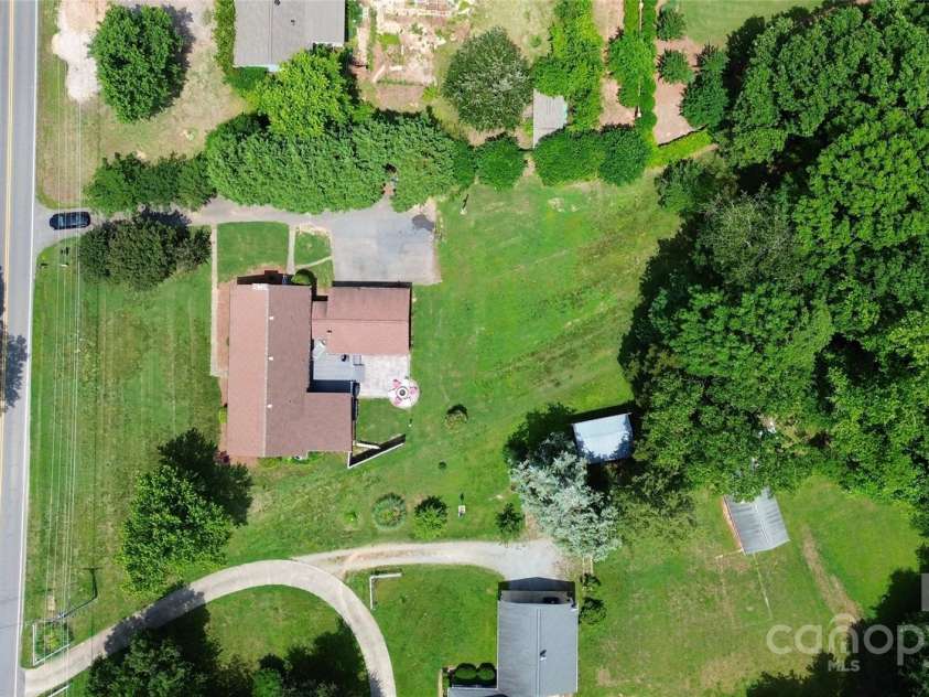 9808 Washam Potts Road, Cornelius, NC 28031.  MLS# CAR4227538, YatesRealty ID 22739. 