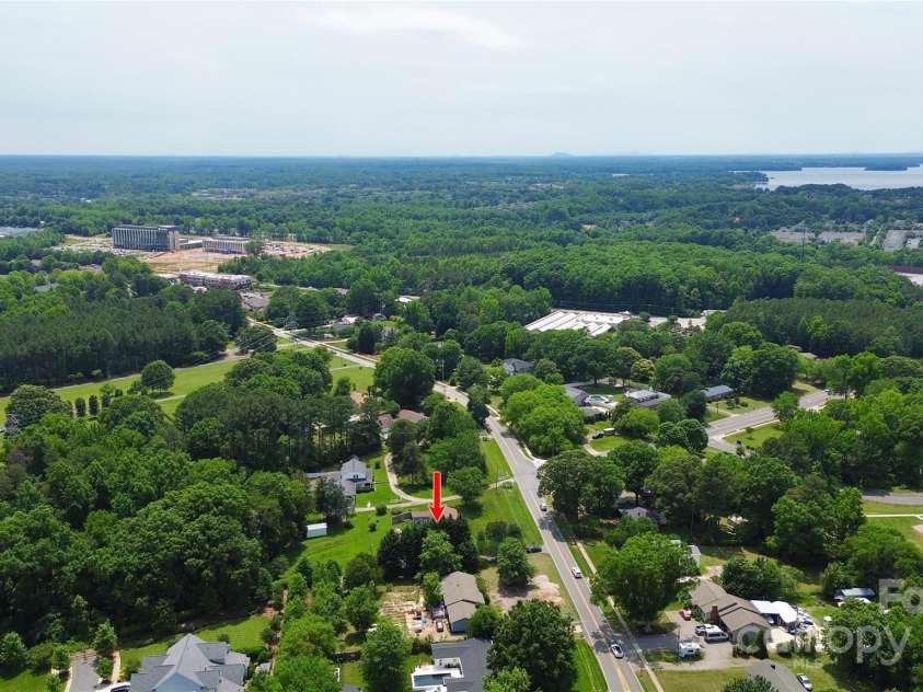 9808 Washam Potts Road, Cornelius, NC 28031.  MLS# CAR4227538, YatesRealty ID 22739. 