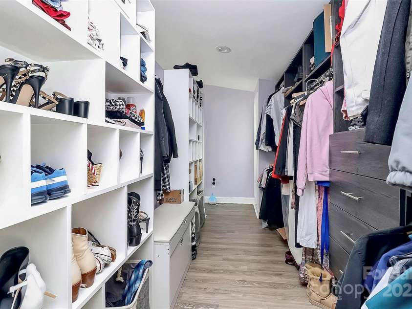 9808 Washam Potts Road, Cornelius, NC 28031.  MLS# CAR4321312, YatesRealty ID 22739. 